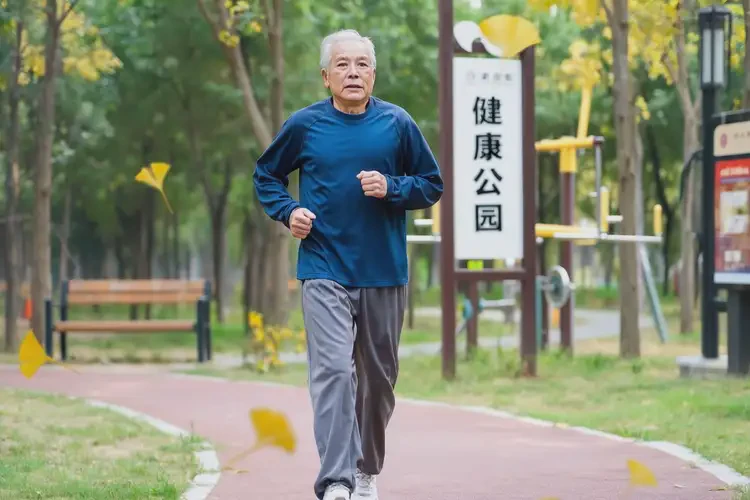 老年人小腿經(jīng)常起濕疹能靠自己自愈嗎(圖1)