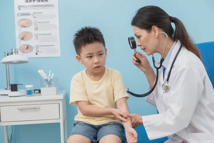 孩子四肢偶爾起濕疹不管它會(huì)自己自愈嗎(圖1)