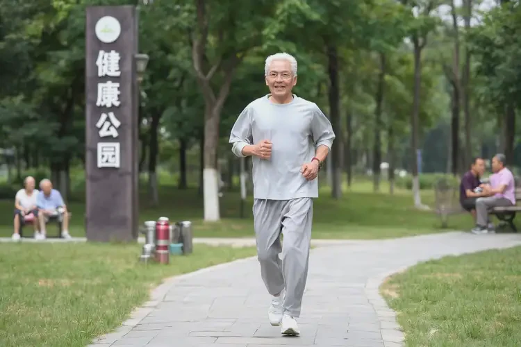 老人大腿上偶爾起濕疹不管它會自己好嗎(圖1)