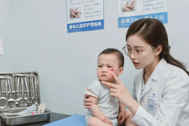 寶寶面部長(zhǎng)濕疹能靠自己自愈嗎(圖2)