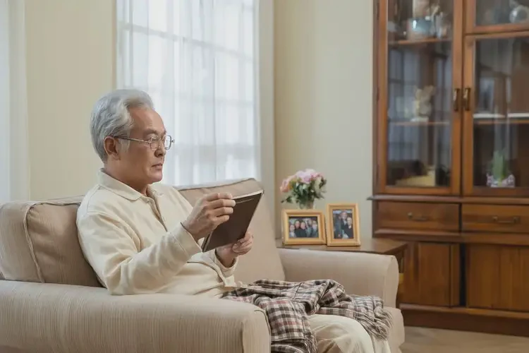 老年人脖子出現(xiàn)濕疹不管它會自己痊愈嗎(圖1)