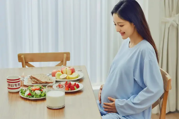 产妇脖子上出现湿疹不管它会自己好吗(图1)