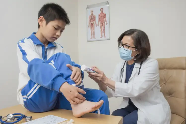 中學(xué)生腳上經(jīng)常起濕疹能徹底自愈嗎(圖2)