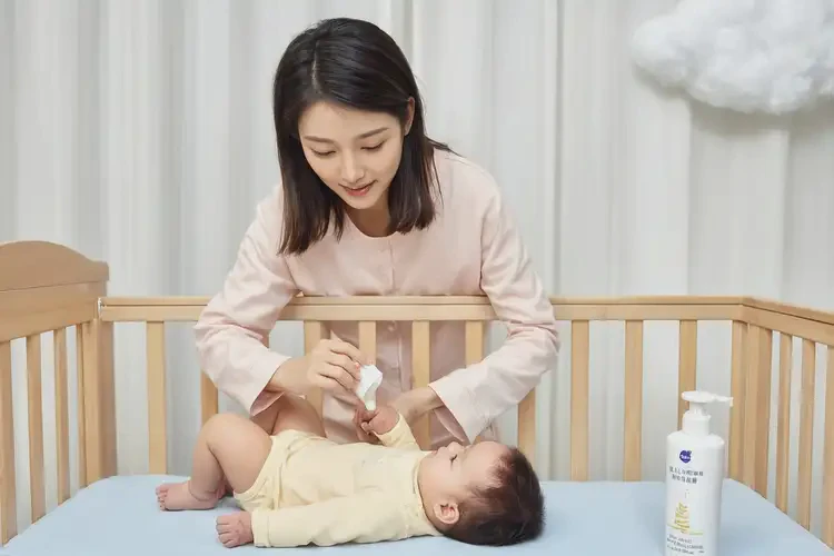 嬰兒肚子長濕疹能夠徹底治愈嗎(圖3)