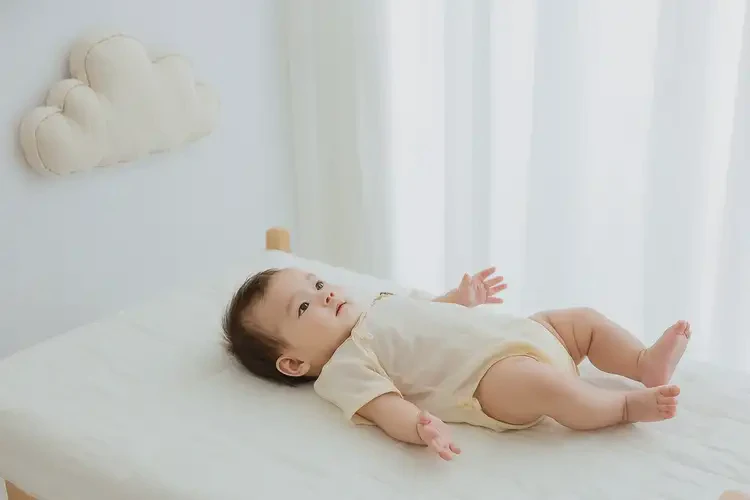 嬰幼兒小腿容易起濕疹能徹底自愈嗎(圖1)