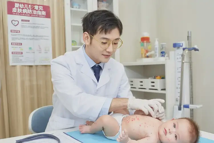 寶寶全身經(jīng)常長濕疹不管它會自己自愈嗎(圖1)