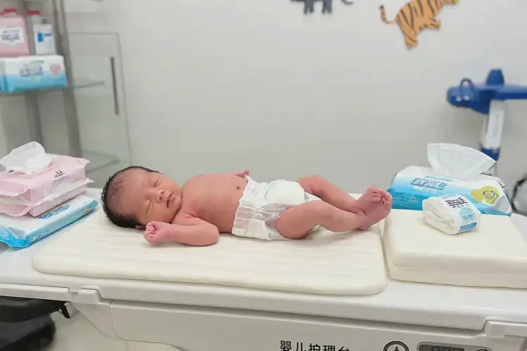 新生儿屁股经常起湿疹可不可以彻底自愈(图1)