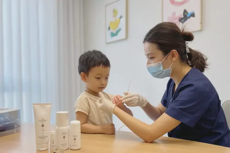 孩子手上經(jīng)常長濕疹能靠自己自愈嗎(圖2)