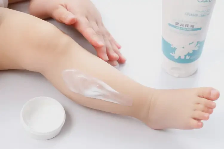 新生兒小腿偶爾長濕疹能徹底自愈嗎(圖1)