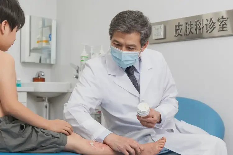 小儿大腿经常起湿疹不管它会自己自愈吗(图3)