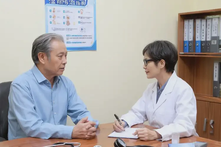 男人小腿上經(jīng)常長濕疹可不可以徹底自愈(圖1)