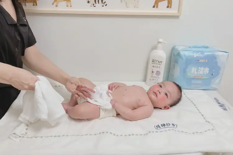 嬰兒屁股長(zhǎng)濕疹能靠自己自愈嗎(圖3)