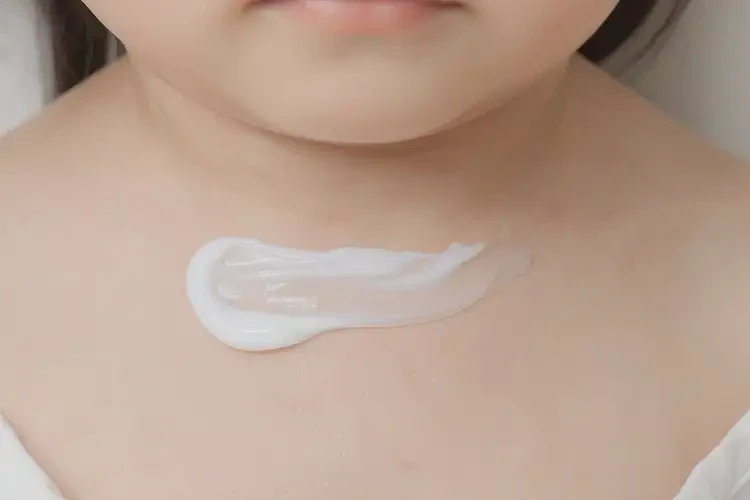 兒童脖子偶爾長濕疹不管它會自己自愈嗎(圖1)