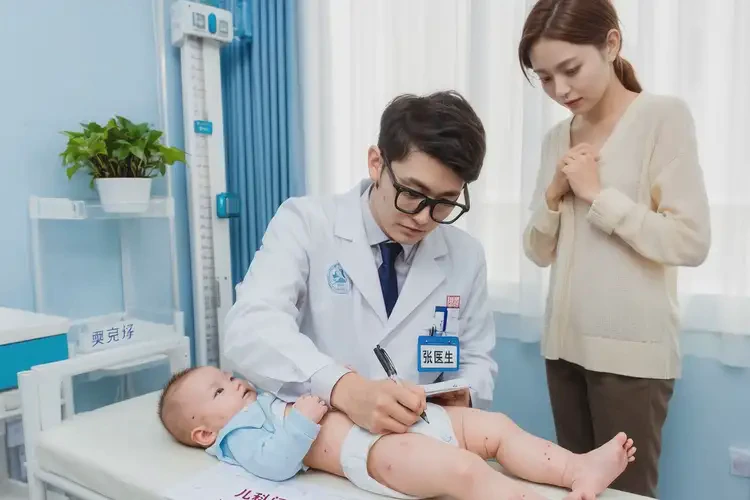 嬰幼兒肚子上偶爾起濕疹可以徹底自愈嗎(圖2)