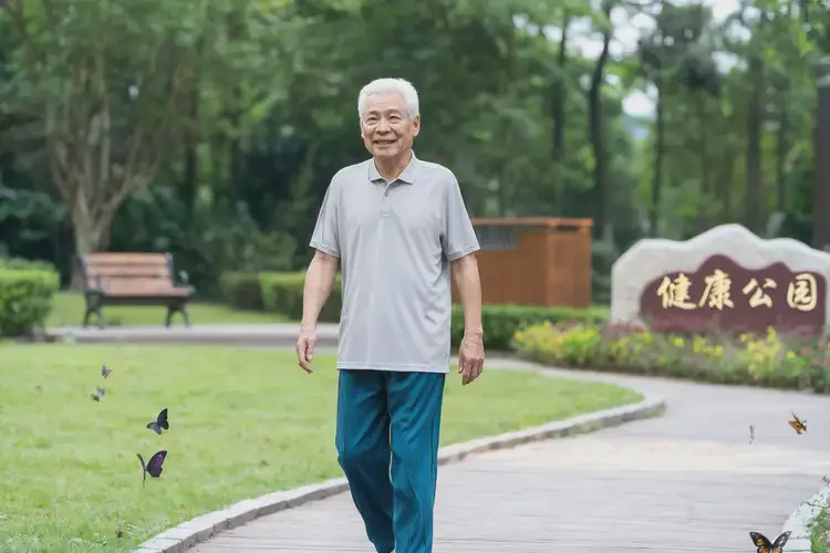 老年人小腿上出湿疹能不能彻底自愈(图1)