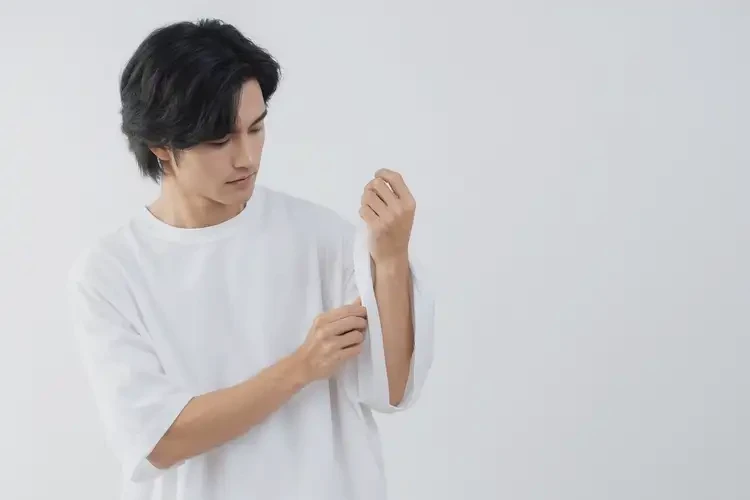 青年人肚子上有濕疹不管它會自己自愈嗎(圖3)