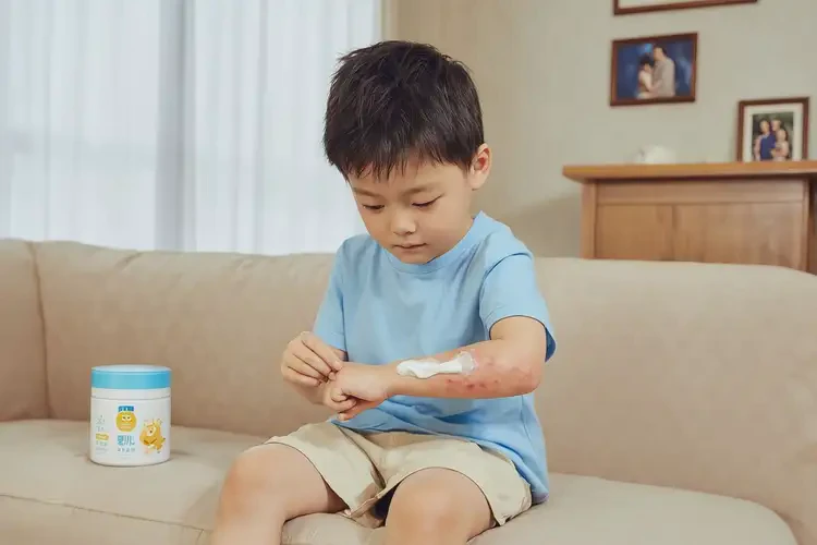 孩子手臂上偶尔长湿疹可以彻底自愈吗(图3)