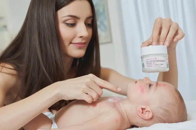 嬰兒脖子容易起濕疹能靠自己自愈嗎(圖3)