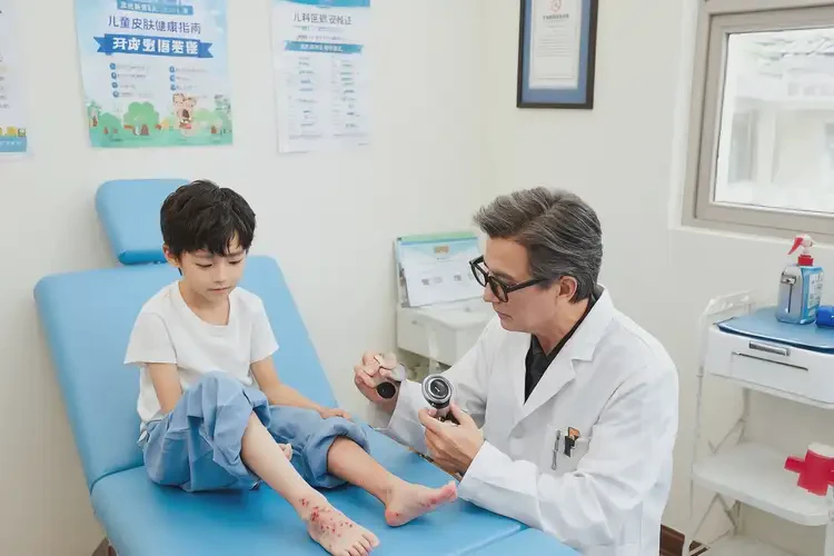 孩子小腿上经常长湿疹可以彻底自愈吗(图1)