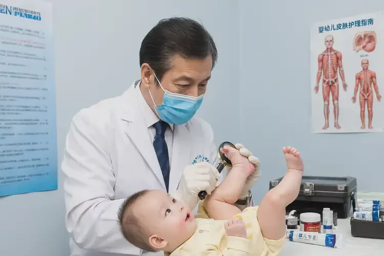 嬰幼兒腳上偶爾長濕疹可以徹底自愈嗎(圖1)