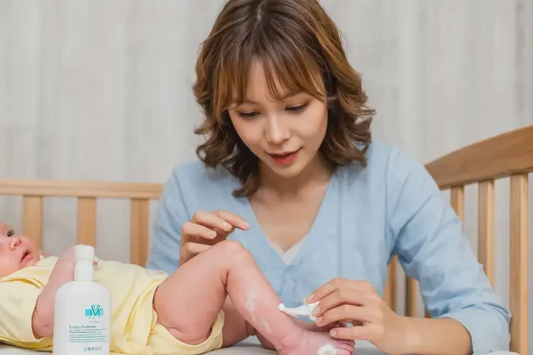 新生兒小腿偶爾長(zhǎng)濕疹不管它會(huì)自己自愈嗎(圖3)