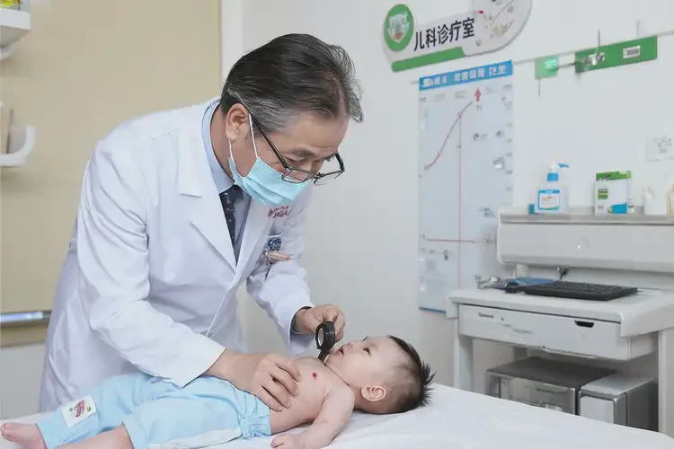 嬰幼兒脖子上偶爾起濕疹能徹底自愈嗎(圖1)