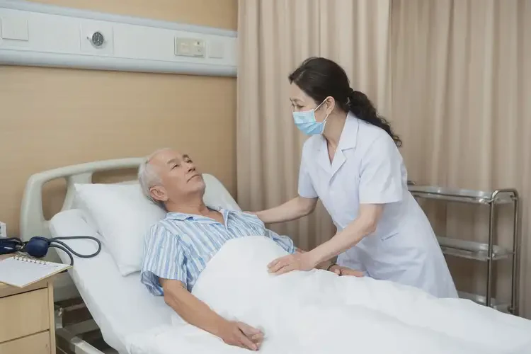 高龄老人屁股上容易长湿疹不管它会自己自愈吗(图2)