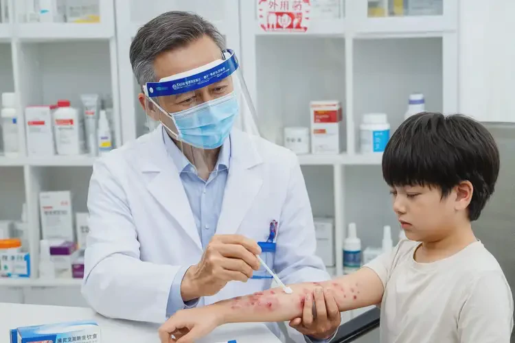 兒童手臂起濕疹不管它會(huì)自己痊愈嗎(圖3)