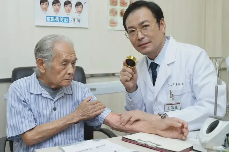 老人屁股长湿疹不管它会自己痊愈吗(图2)