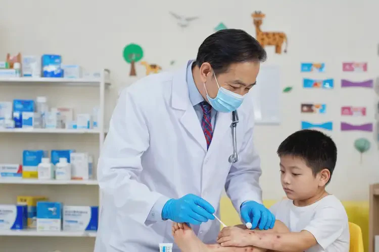 小孩小腿出現(xiàn)濕疹能徹底自愈嗎(圖3)