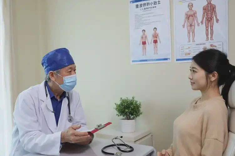 少兒四肢出現(xiàn)濕疹不管它會(huì)自己自愈嗎(圖1)