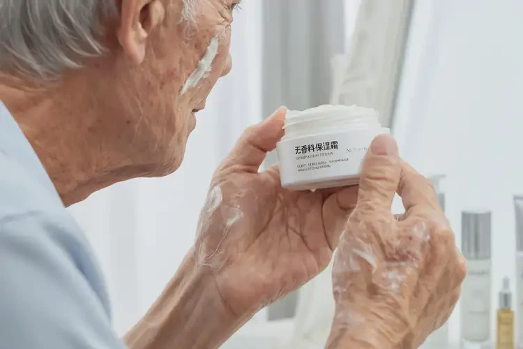 高齡老人大腿長(zhǎng)濕疹可不可以徹底自愈(圖2)