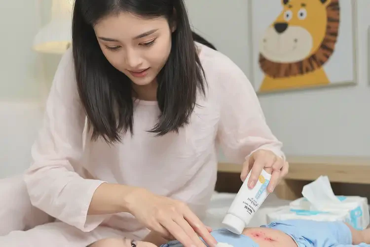 小兒肚子上偶爾起濕疹不管它會自己痊愈嗎(圖3)