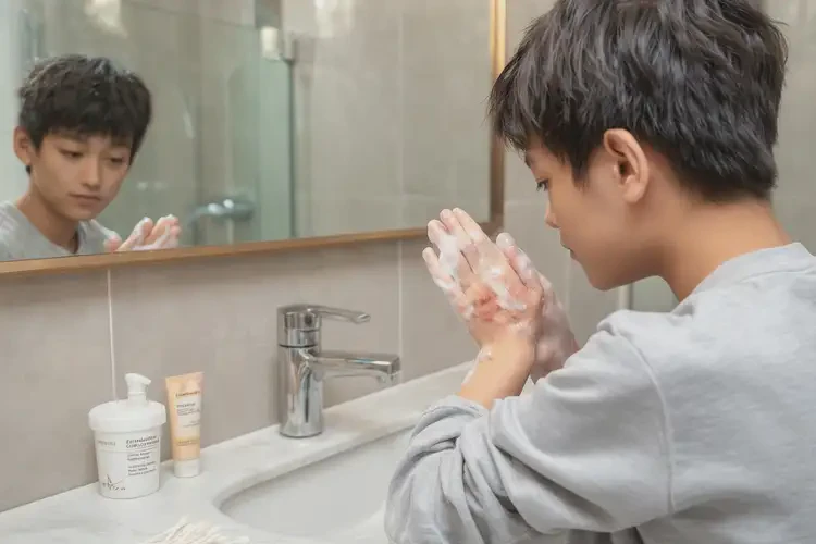 青少年四肢偶爾起濕疹不管它會自己自愈嗎(圖1)