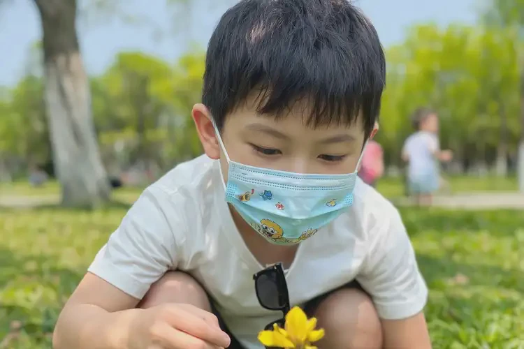 小學(xué)生臉上經(jīng)常長濕疹能夠徹底治愈嗎(圖1)