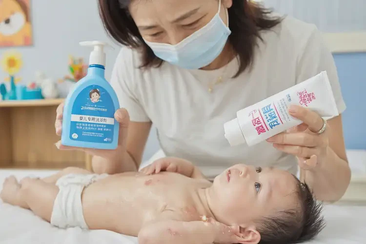 嬰幼兒脖子上偶爾起濕疹能徹底自愈嗎(圖3)