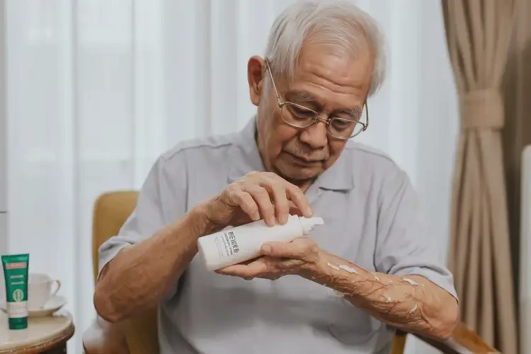 老年人四肢长湿疹不管它会自己好吗(图3)