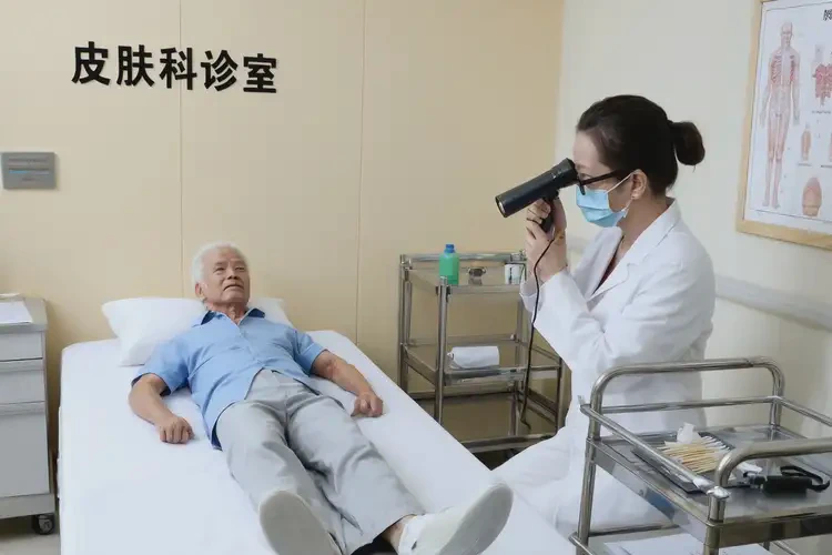 高龄老人屁股上容易长湿疹不管它会自己自愈吗(图3)