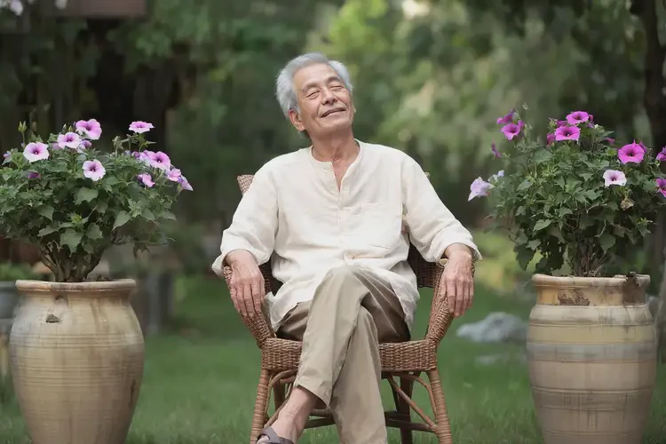 老年人脖子偶爾起濕疹能夠徹底治愈嗎(圖1)