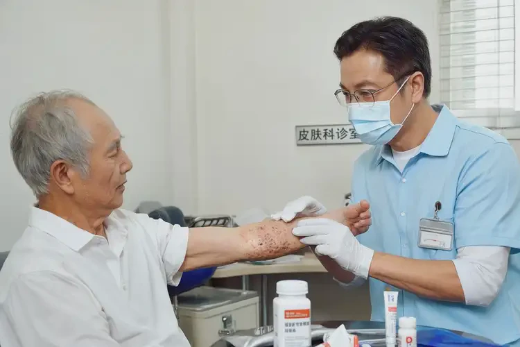 老年人身上长湿疹能够彻底治愈吗(图3)
