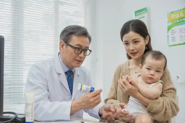 寶寶手上容易起濕疹能徹底自愈嗎(圖2)