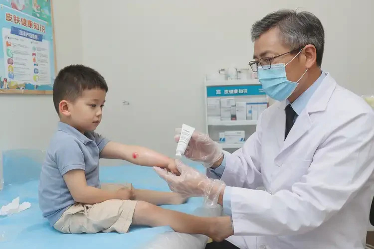 少兒屁股上偶爾長濕疹能夠徹底治愈嗎(圖3)