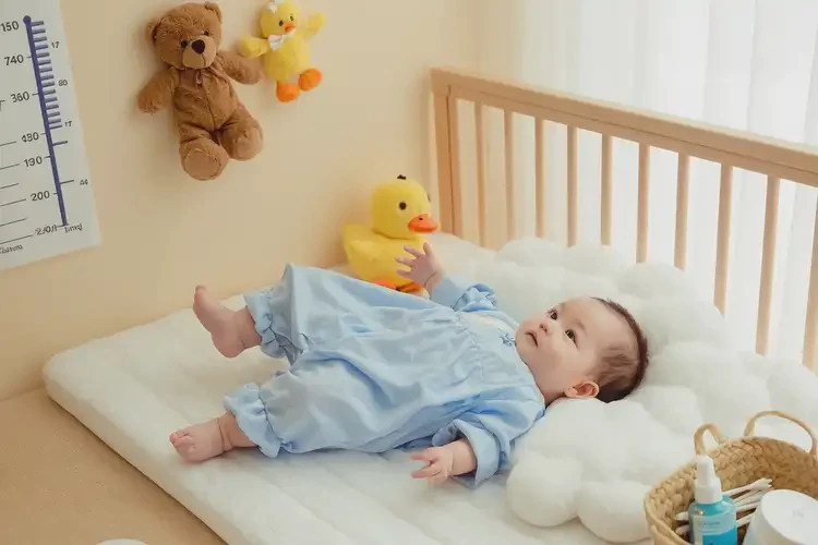 婴幼儿脖子上经常长湿疹不管它会自己好吗(图1)