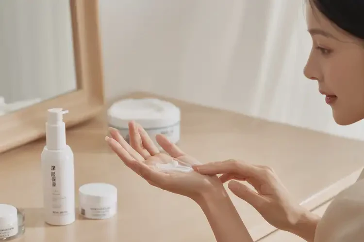 女性手上出現(xiàn)濕疹不管它會(huì)自己自愈嗎(圖2)