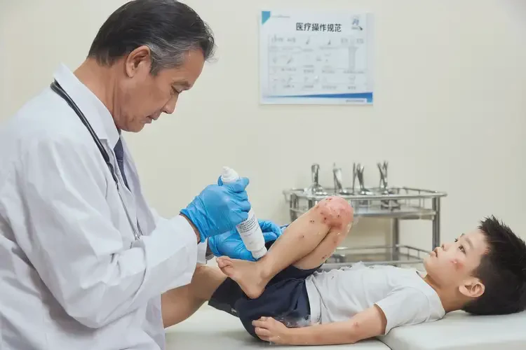 小孩小腿上有濕疹不管它會自己自愈嗎(圖3)