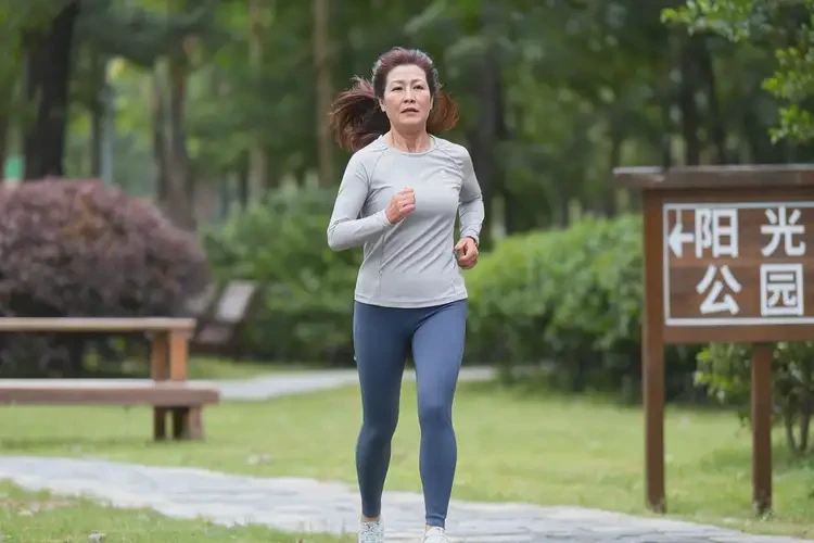 更年期女性下午血糖19點(diǎn)7是怎么回事(圖2)