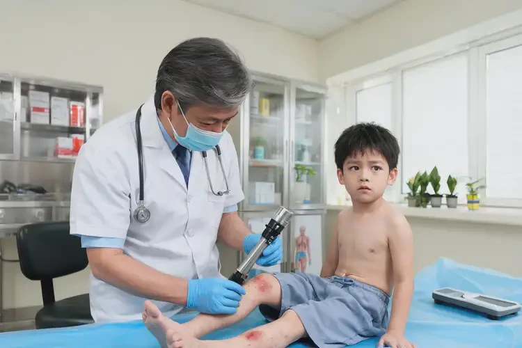 儿童大腿上偶尔起湿疹能靠自己自愈吗(图1)