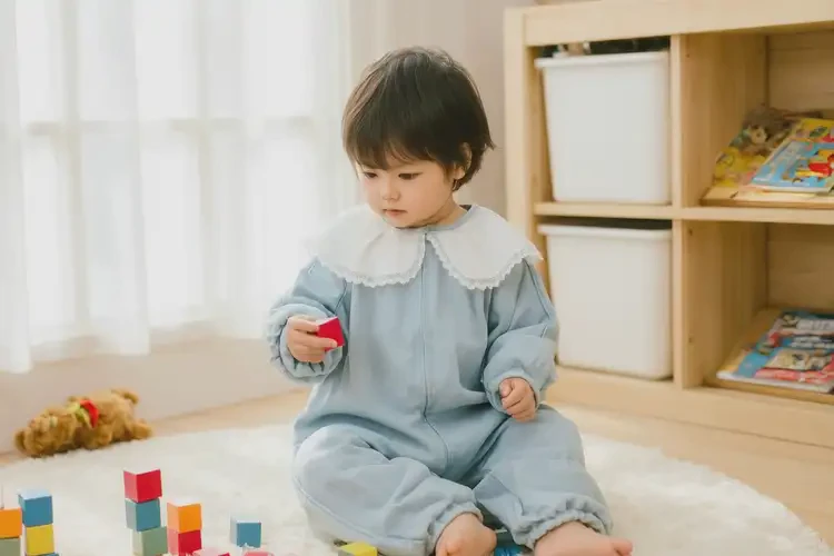 幼儿小腿偶尔长湿疹不管它会自己好吗(图1)