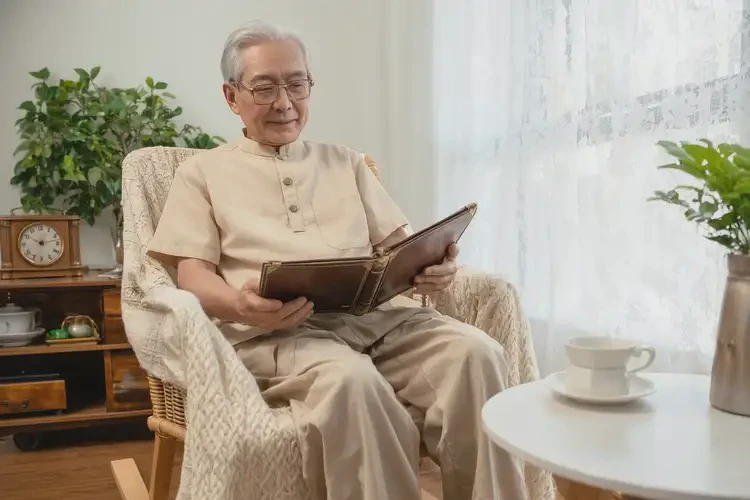 高齡老人手臂上經(jīng)常長濕疹能夠徹底治愈嗎(圖1)