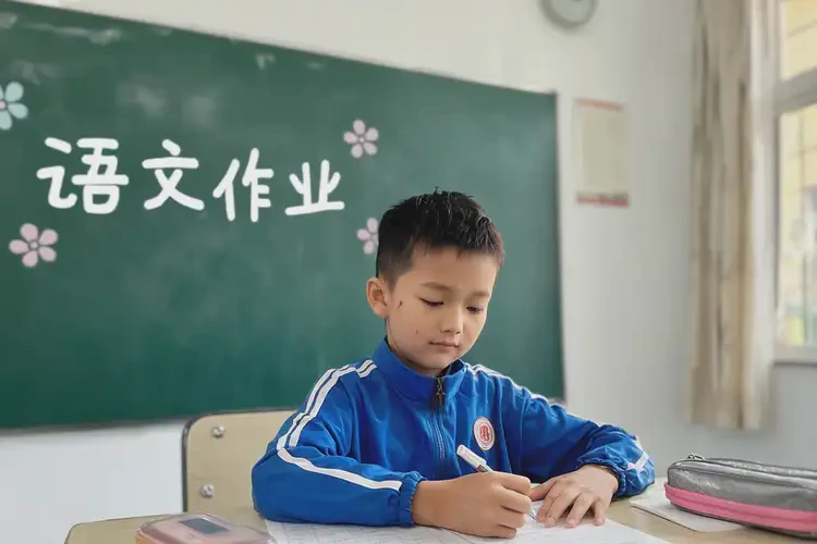 小学生脖子上出湿疹不管它会自己痊愈吗(图1)